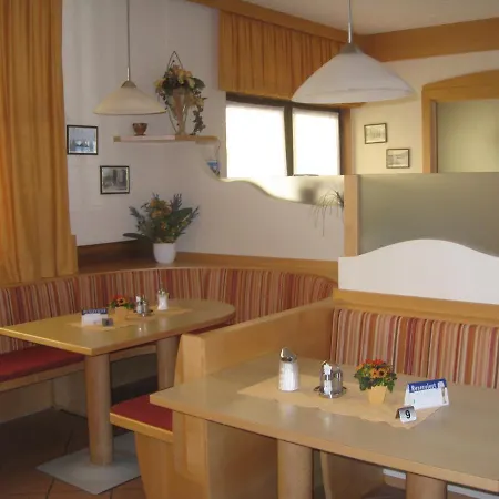 Strobl Waldfrieden Garni Strass im Attergau