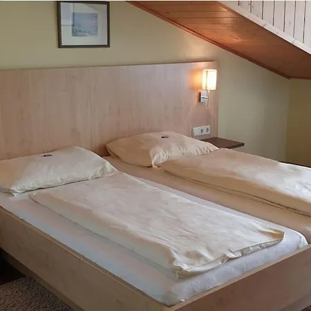 Strobl Waldfrieden Garni Strass im Attergau