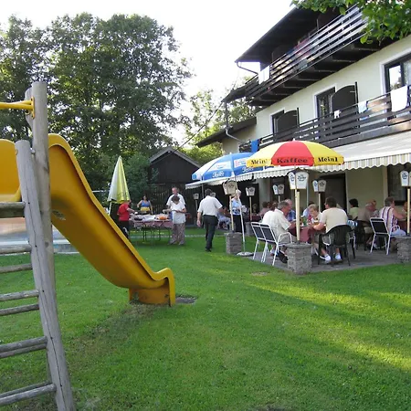 Strobl Waldfrieden Garni 招待所 3*