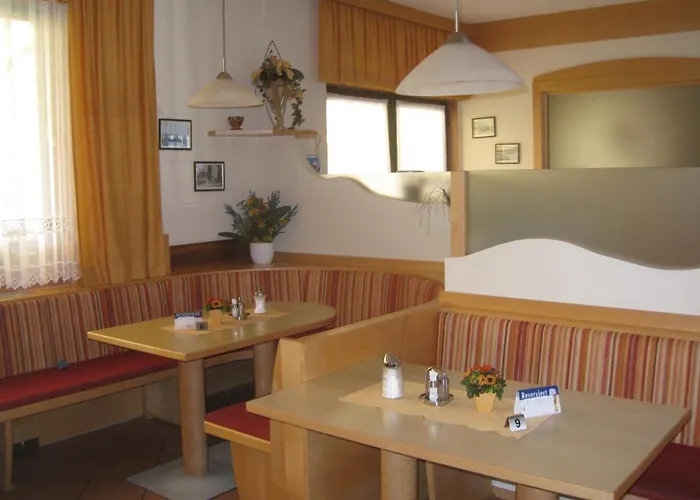 Strobl Waldfrieden Garni Strass im Attergau