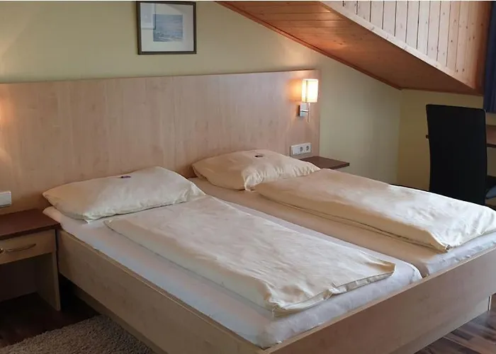 Strobl Waldfrieden Garni Strass im Attergau