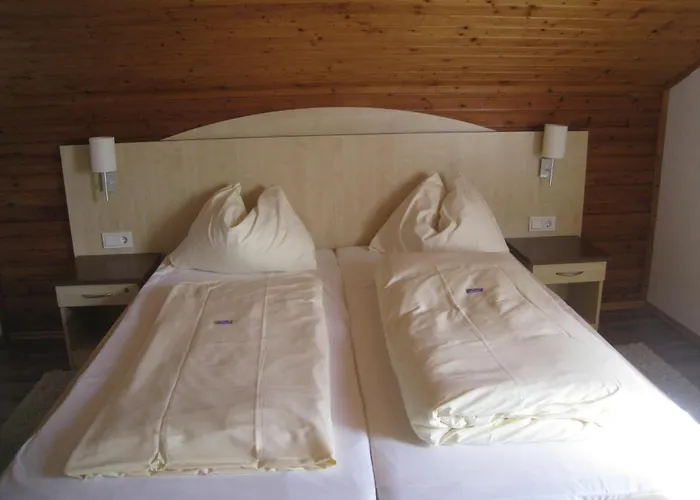 Gasthof Strobl Waldfrieden Garni Strass im Attergau